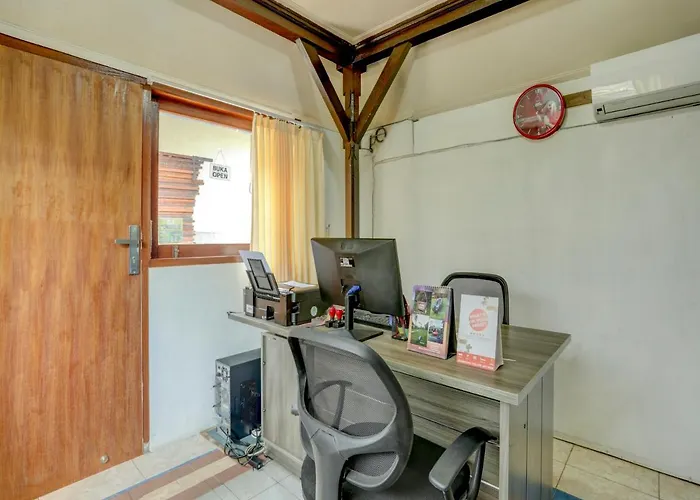 Oyo 90116 Carik Bali 2*